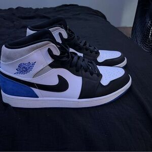 Jordan Men's Black and Blue Sneakers